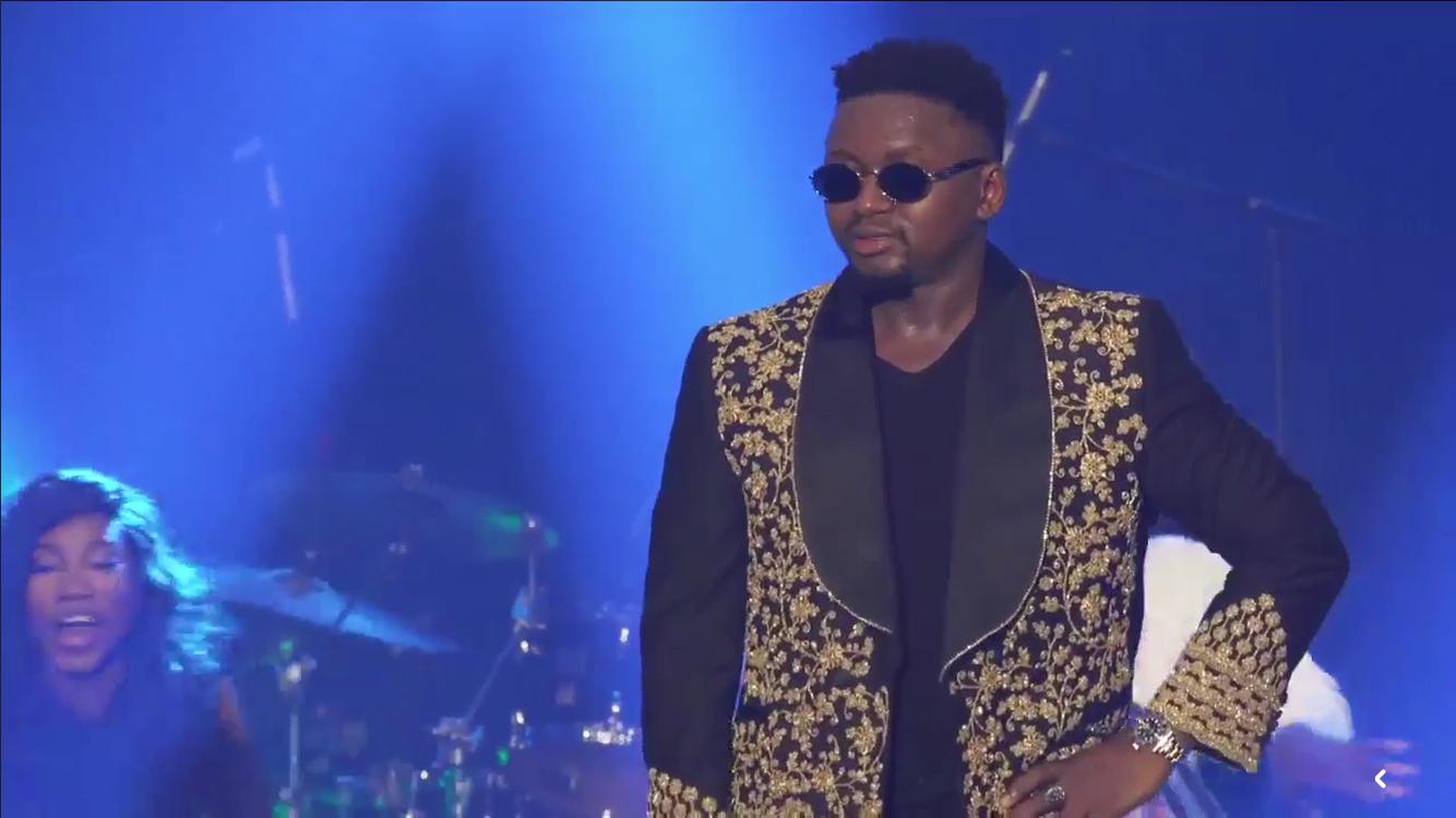 Azaya enflamme l’Arena Grand Paris. - Radio FanFan Mizik